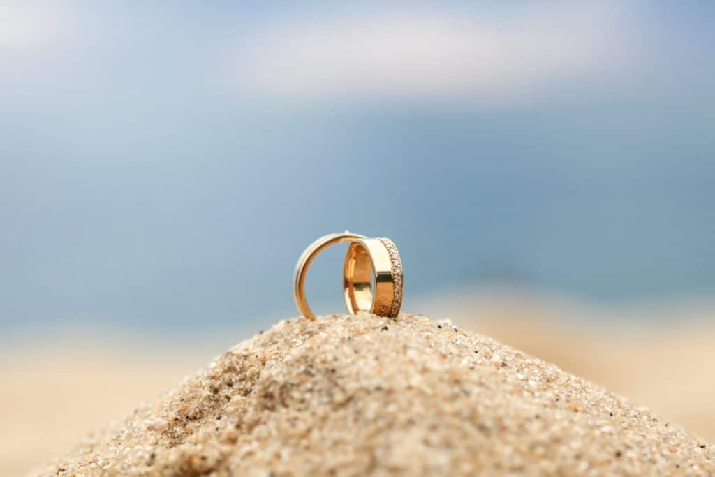 FUN IN THE SUN: HOW TO PROTECT YOUR JEWELRY IN THE SUMMER